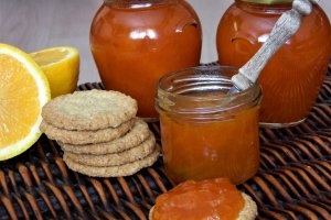Dulceata de caise cu portocala