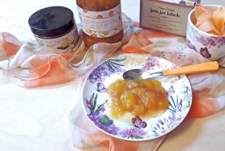 Dulceata de piersici cu vanilie, whisky si apa de flori de portocal