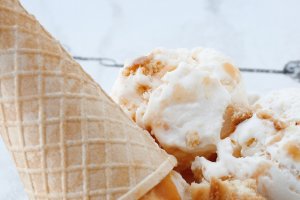 Desert inghetata cu caramel