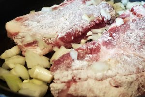 Cotlete de porc cu sos mustar