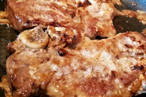 Cotlete de porc cu sos mustar