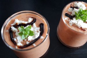 Gaspacho cu iaurt, castravete, rosii si ardei