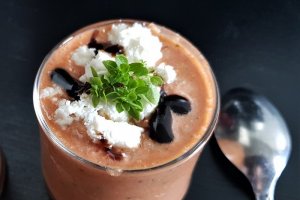 Gaspacho cu iaurt, castravete, rosii si ardei
