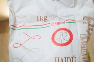 Foccacia cu cherry, usturoi verde si ierburi italiene