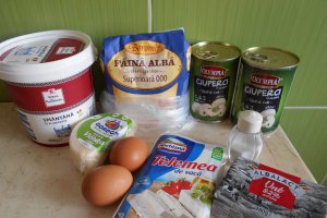 Aperitiv tarta sarata, cu ciuperci si branzeturi