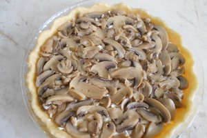 Aperitiv tarta sarata, cu ciuperci si branzeturi