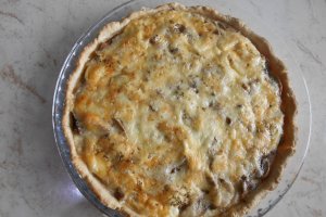 Aperitiv tarta sarata, cu ciuperci si branzeturi