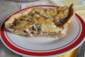 Aperitiv tarta sarata, cu ciuperci si branzeturi