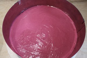 Desert tort cu mure, zmeura si glazura oglinda