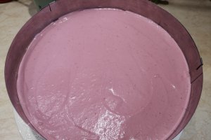 Desert tort cu mure, zmeura si glazura oglinda