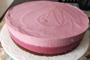 Desert tort cu mure, zmeura si glazura oglinda