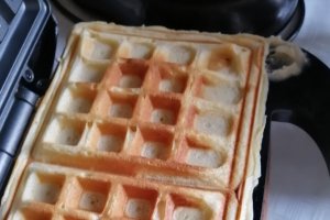 Desert gofre cu fructe de padure