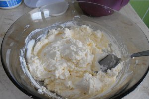 Crema de mascarpone cu frisca, pentru torturi si prajituri