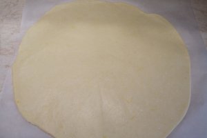 Tarta cu dovlecei, branza si rosii cherry