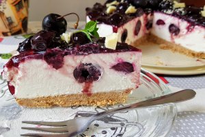 Desert cheesecake cu cirese, la rece
