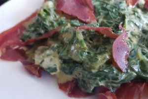 Spanac cu smantana, jambon uscat si branza gouda