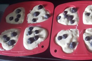 Desert inghetata cu mascarpone, afine si fulgi de hrisca