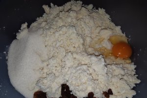 Desert placinta cu urda si stafide