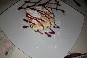 Desert placinta cu urda si stafide