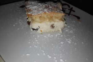 Desert placinta cu urda si stafide
