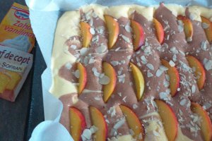 Desert zebra-pandispan cu nectarine