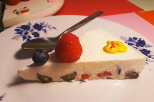 Desert tort rapid cu fructe de padure