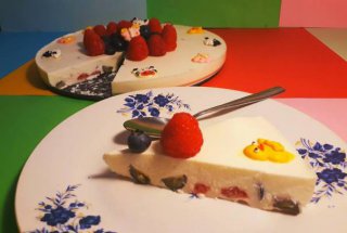 Desert tort rapid cu fructe de padure