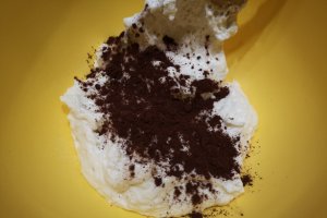 Desert prajitura din albusuri, cu cirese