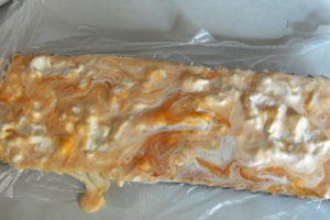 Desert aromat cu inghetata si piersici caramelizate