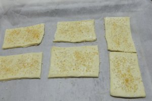 Desert aromat cu inghetata si piersici caramelizate