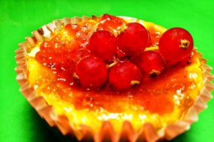 Desert mini cheescake cu jeleu de capsuni