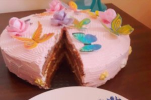 Desert tort cu crema de vanilie si capsuni