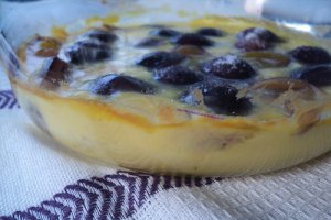 Desert cu prune, miere si lavanda