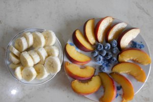 Desert crema de mascarpone cu fructe, la pahar