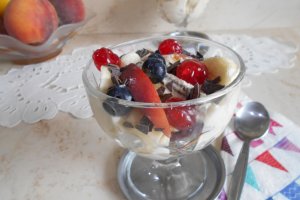 Desert crema de mascarpone cu fructe, la pahar