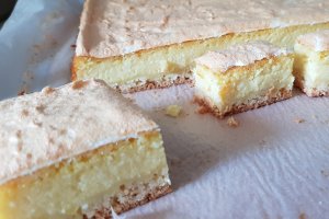 Desert prajitura cu urda si bezea