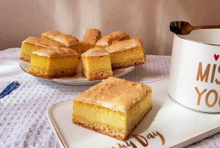 Desert prajitura cu urda si bezea