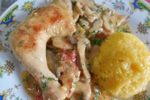 Pulpe de pui la tigaie, cu ciuperci si smantana