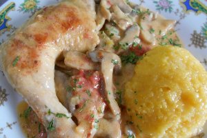 Pulpe de pui la tigaie, cu ciuperci si smantana