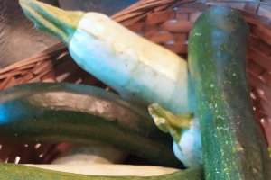 Rulouri de dovlecel si zucchini umplute cu crema de branza la cuptor