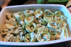 Rulouri de dovlecel si zucchini umplute cu crema de branza la cuptor