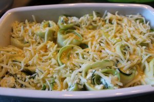 Rulouri de dovlecel si zucchini umplute cu crema de branza la cuptor