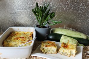 Rulouri de dovlecel si zucchini umplute cu crema de branza la cuptor