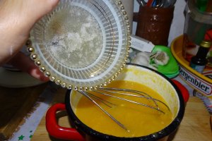 Desert prajitura cu crema de piersici