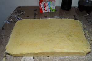 Desert prajitura cu crema de piersici