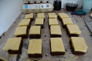 Desert prajitura cu crema de piersici