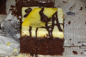 Desert prajitura cu crema de piersici