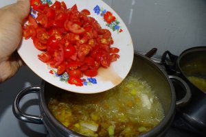 Ciorba taraneasca cu piept de pui