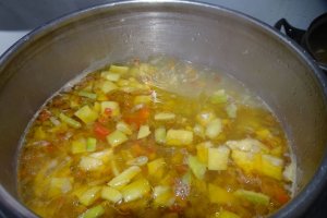 Ciorba taraneasca cu piept de pui