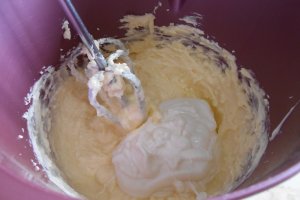 Crema de ciocolata alba, cu mascarpone si unt